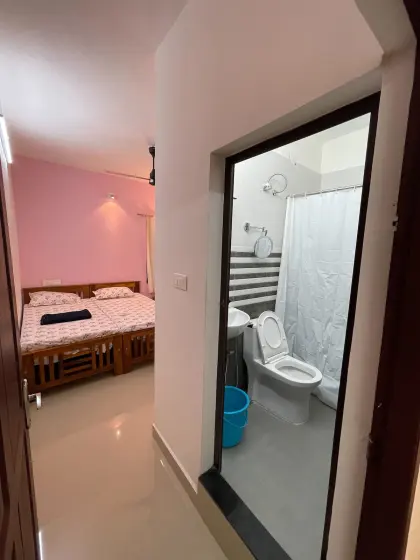 A bedroom with its attached bathroom at Beach Walk